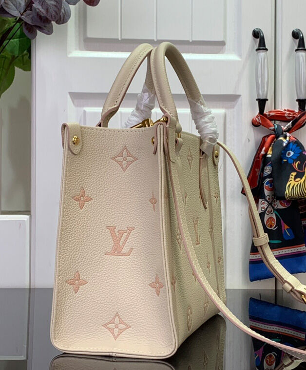Louis Vuitton Onthego PM M14403 Cream